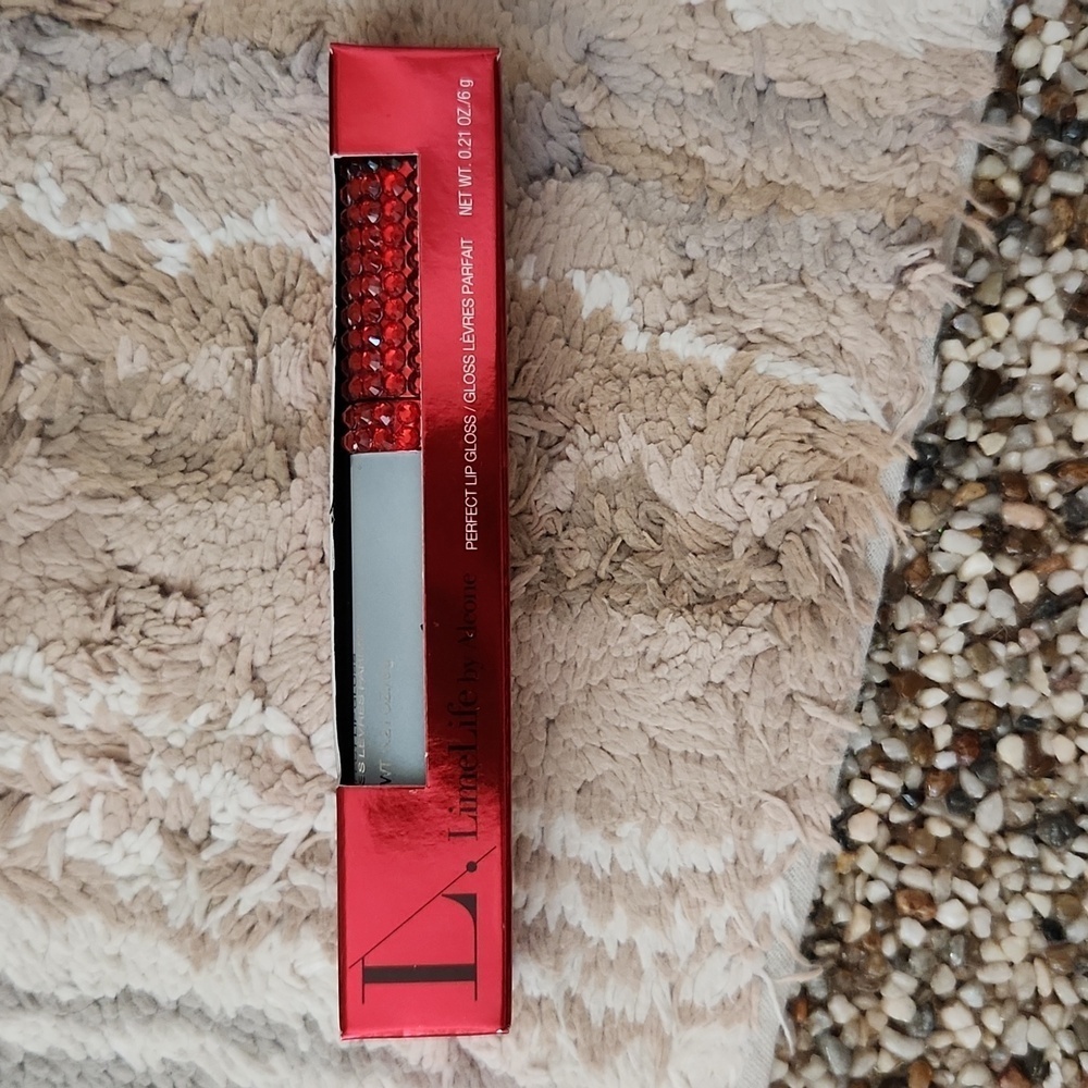 Limelife by Alcone perfect lip gloss, shine